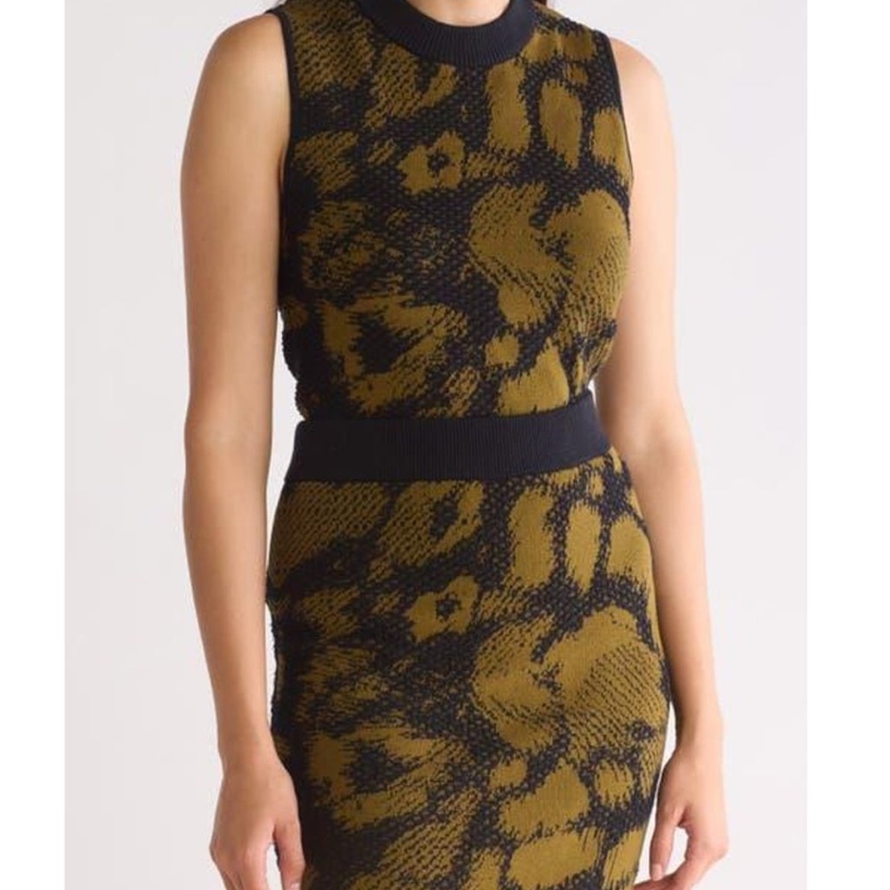 DKNY Black Sleeveless Jacquard Sweater
NWT xsmall.